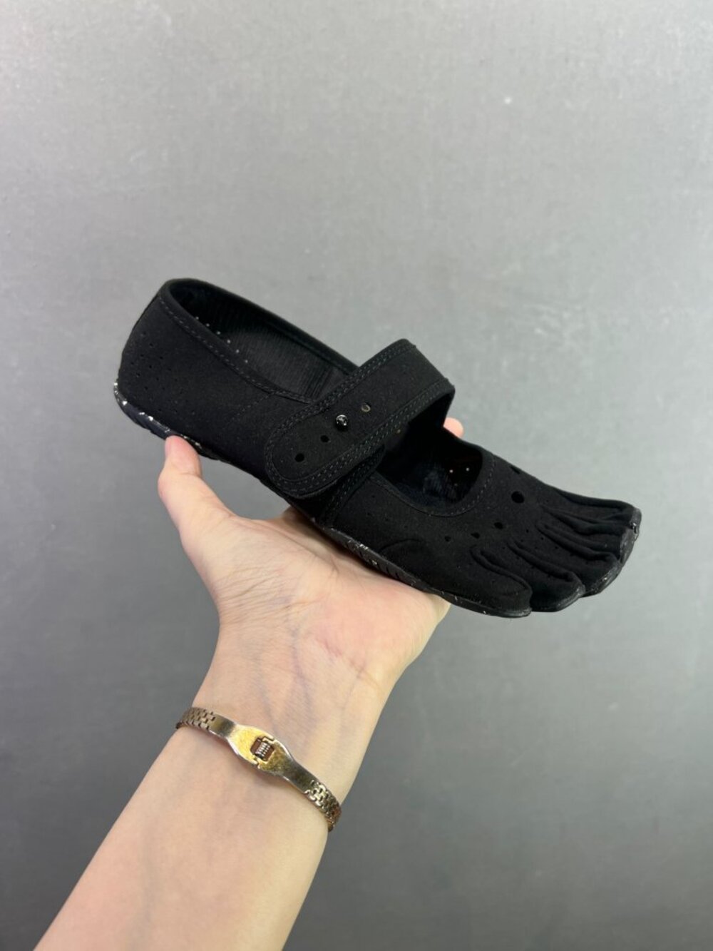 Vibram Womenms Black FiveFinger V-SOUL